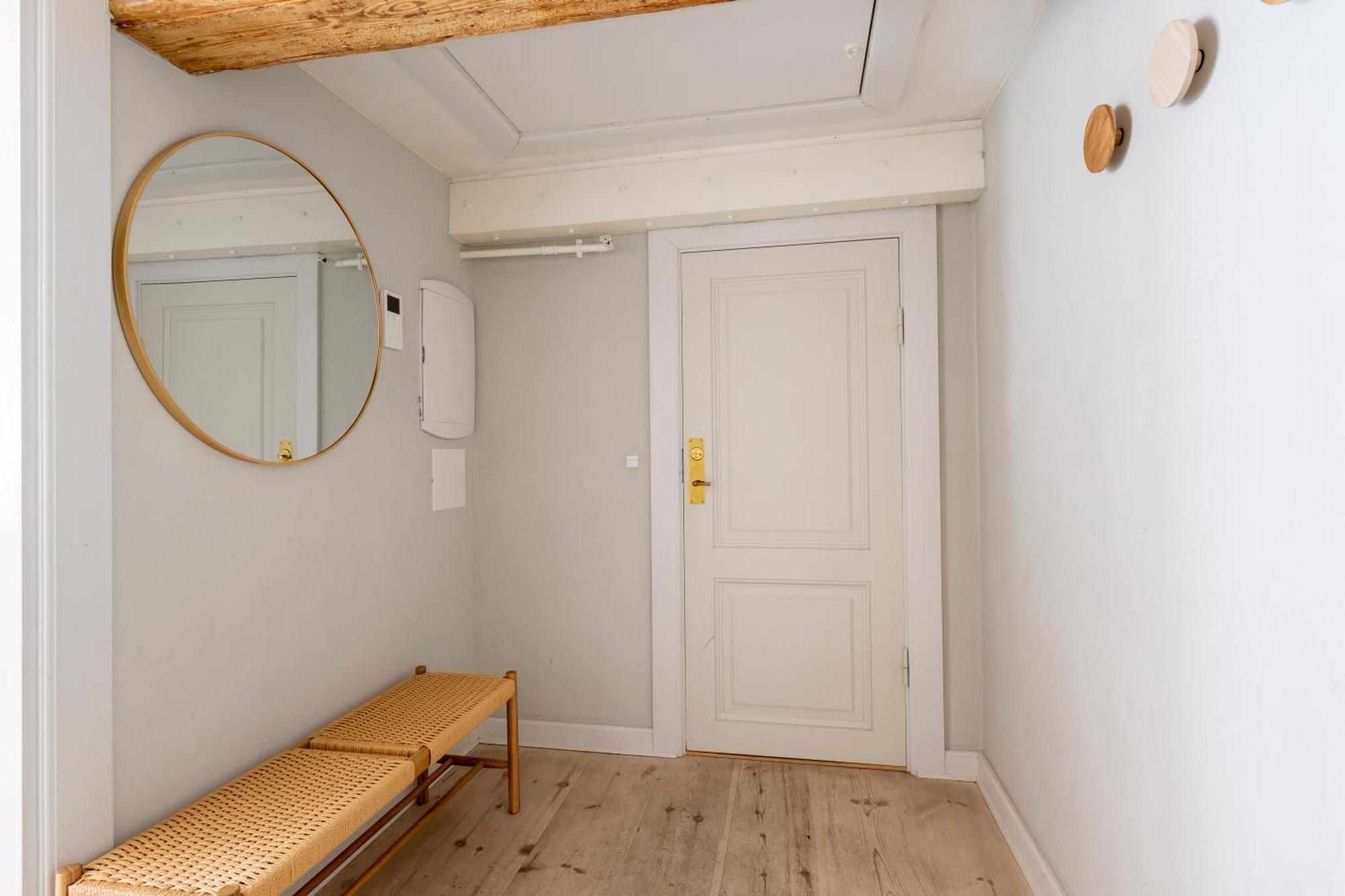 Apartamento With Exposed Ceiling Beams *