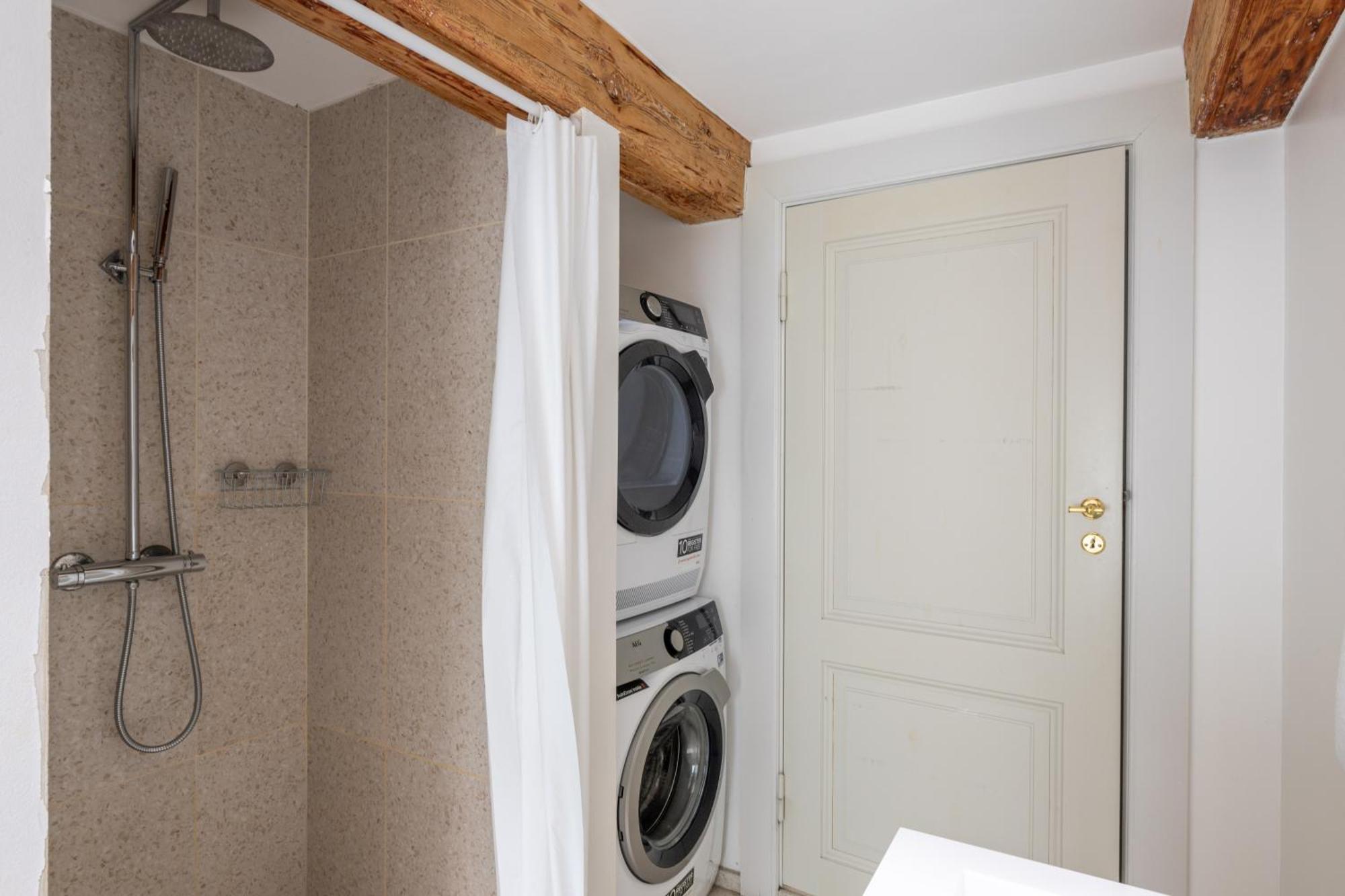 Apartamento With Exposed Ceiling Beams Copenhaga