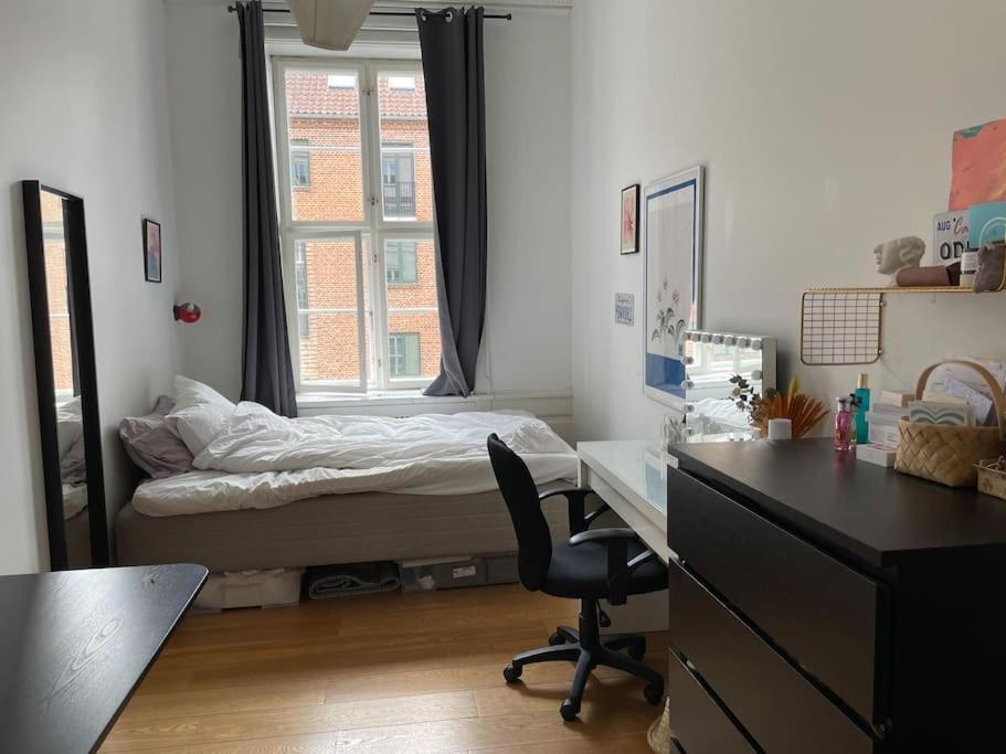 Unique Luxury With Large Balcony Apartment *
