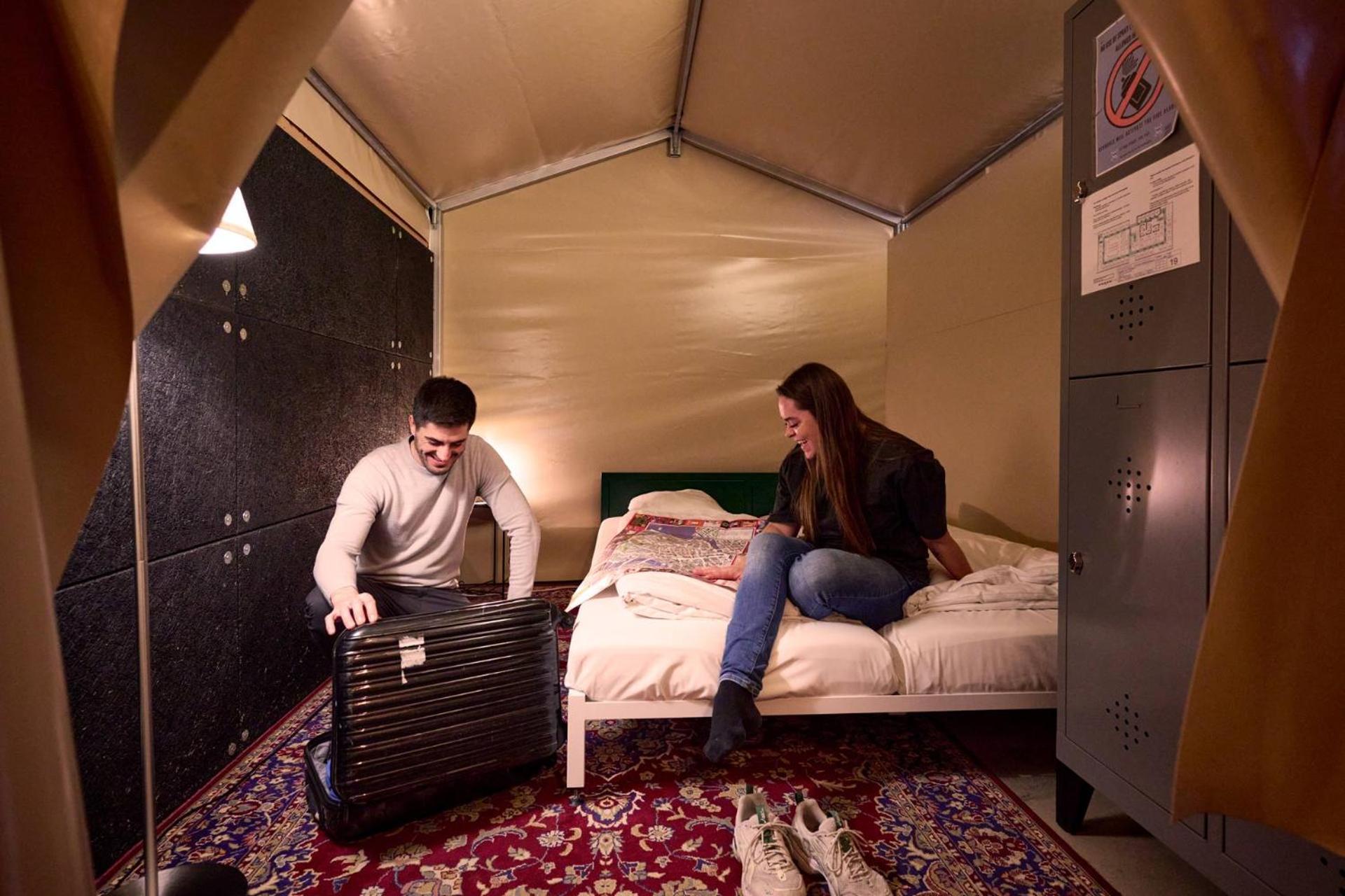 Hostel Urban Camper & Bar *