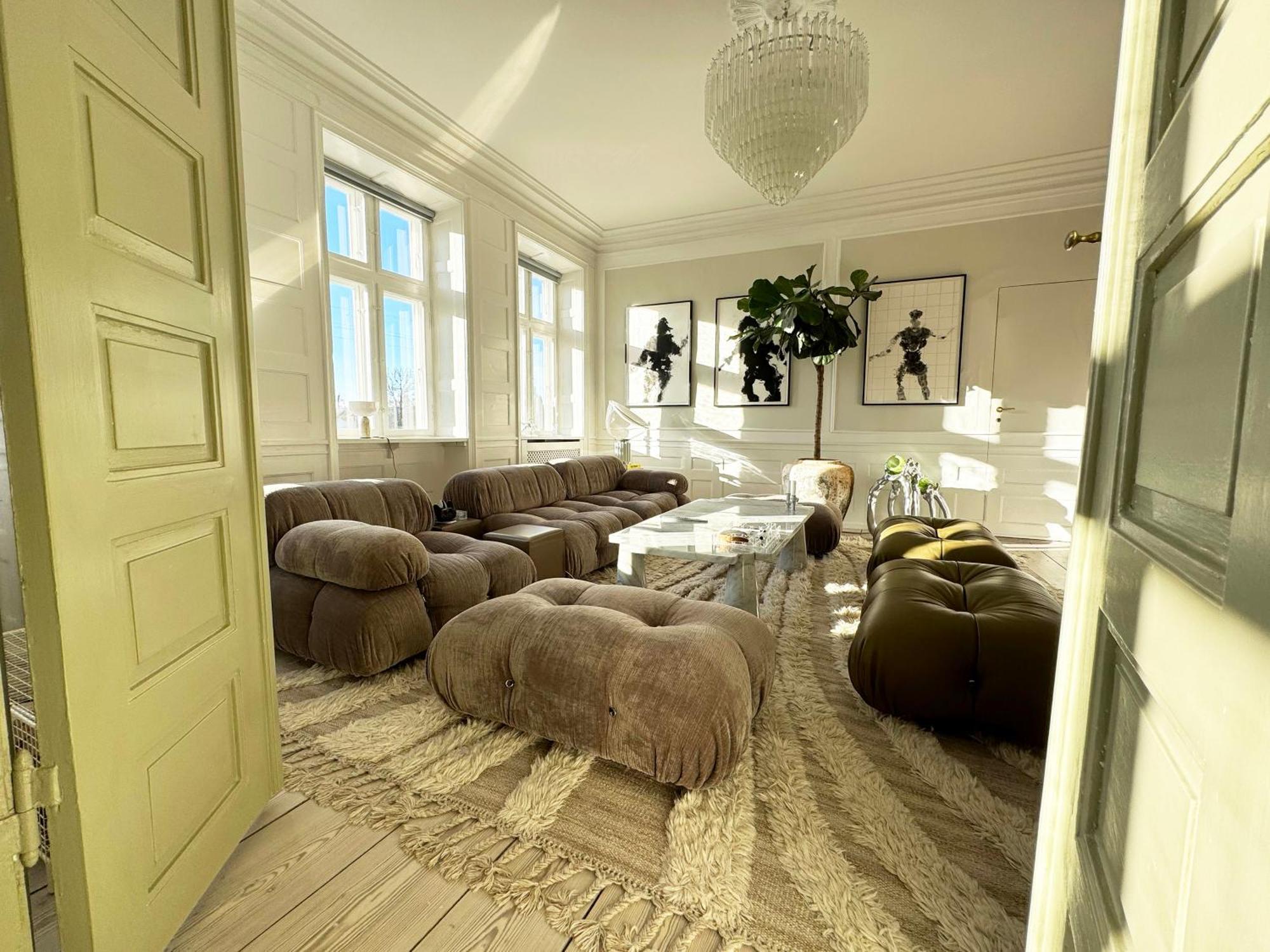 Luxury 'kings Garden View' 260m2 Prime Located Flat Lejlighed