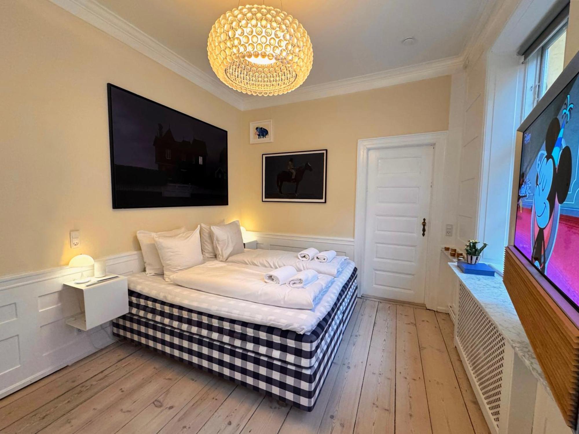 Luxury 'kings Garden View' 260m2 Prime Located Flat Lejlighed