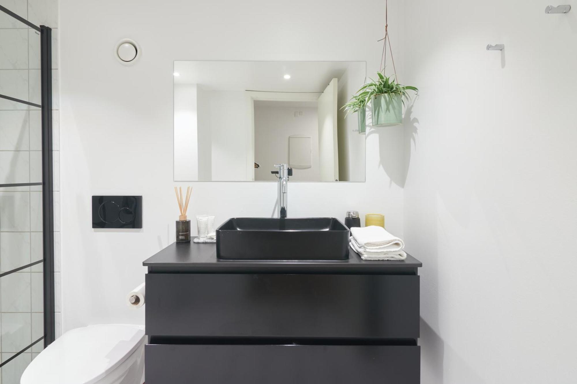 Designer 2 Bedroom With Private Balcony