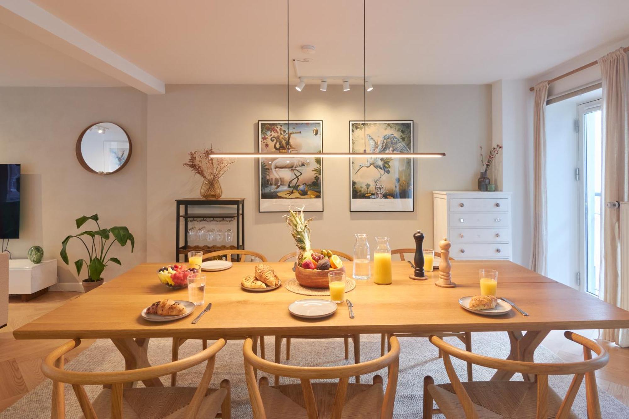 Designer 2 Bedroom With Private Balcony Apartment *
