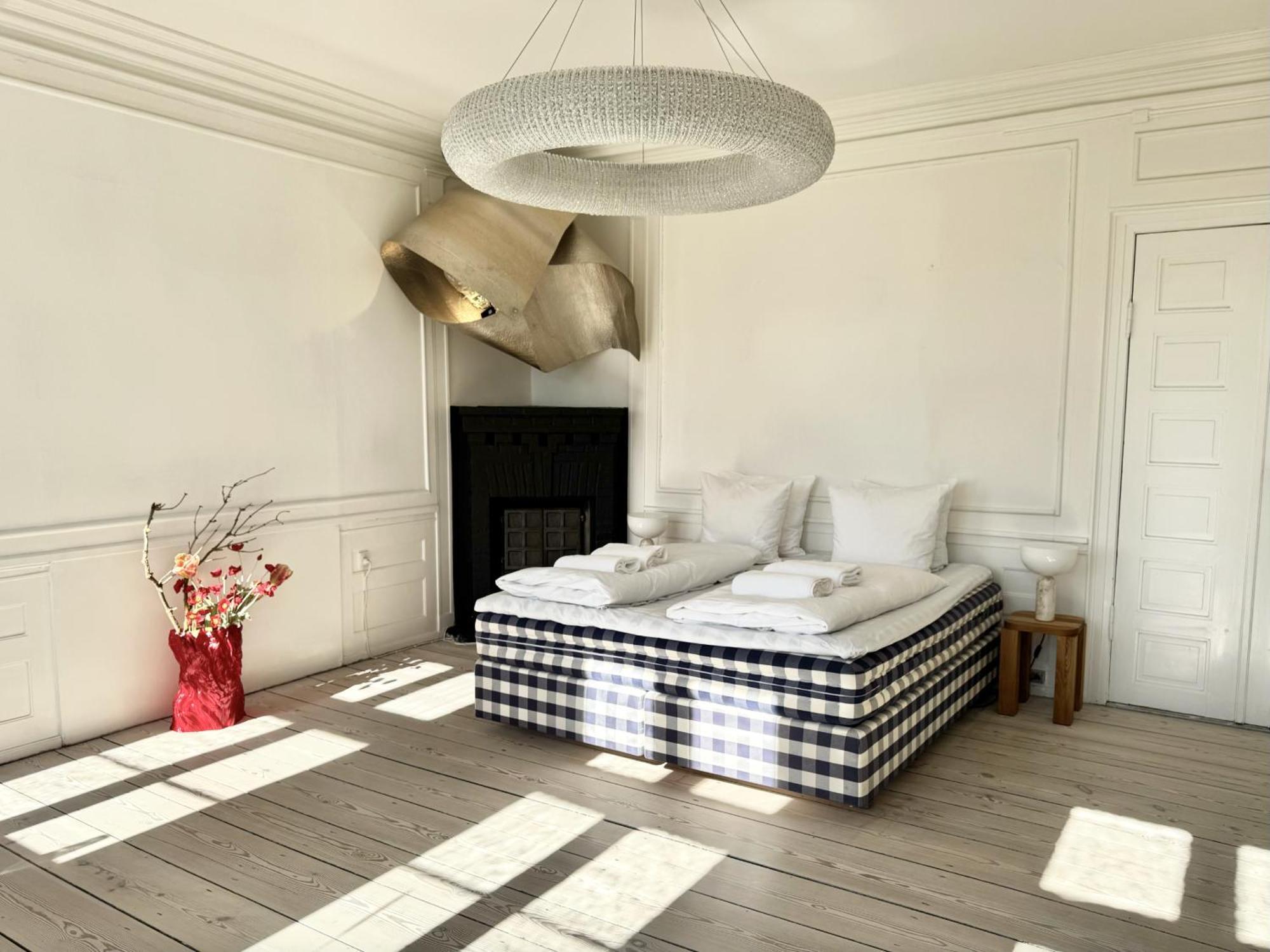 Luxury 'kings Garden View' 260m2 Prime Located Flat Lejlighed *
