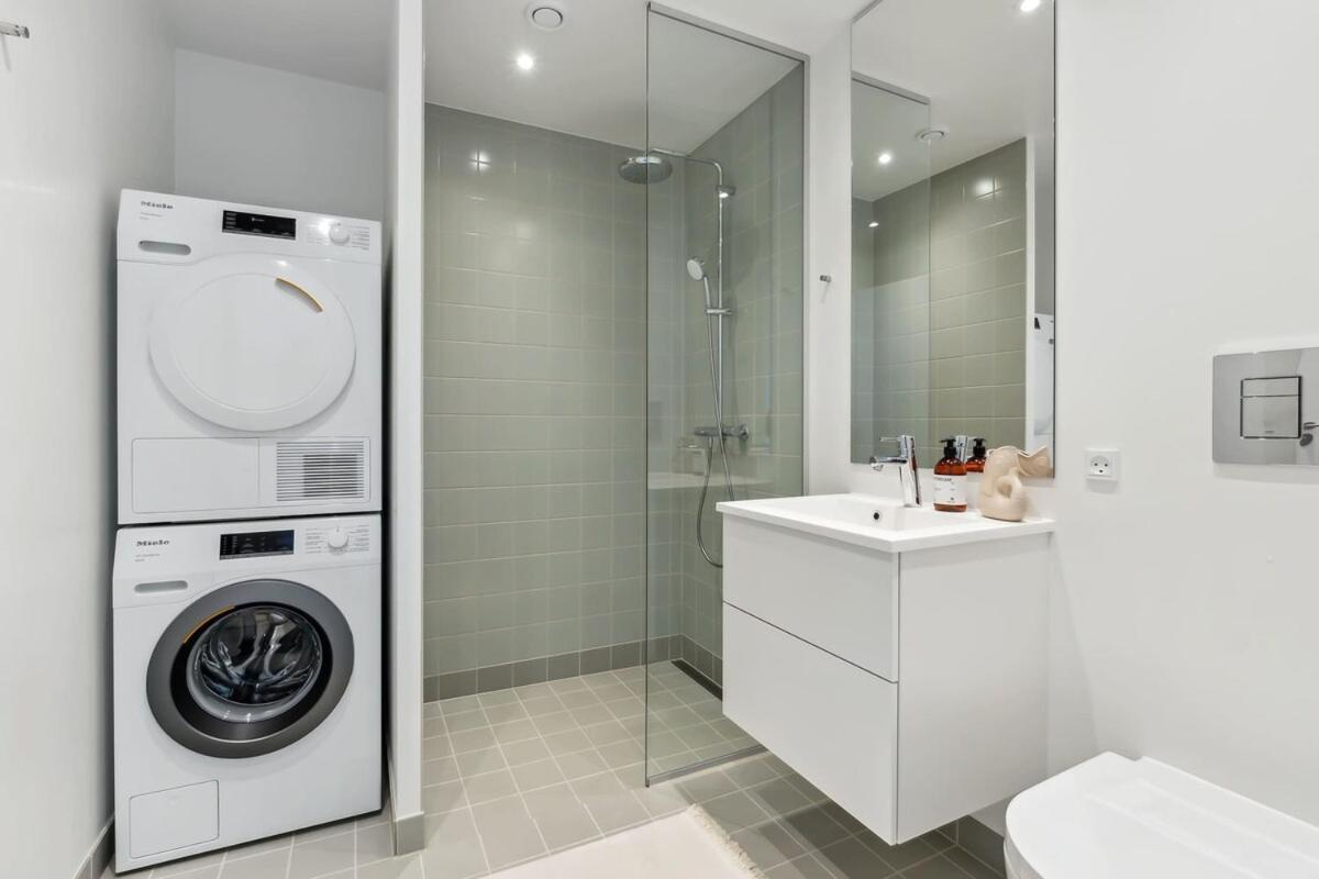 Exclusive In V With Balcony Apartment *