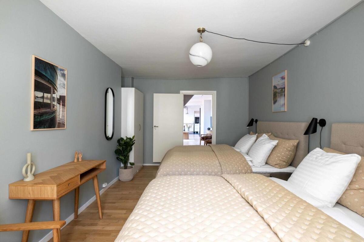 10 Person In The Heart Of Copenhagen