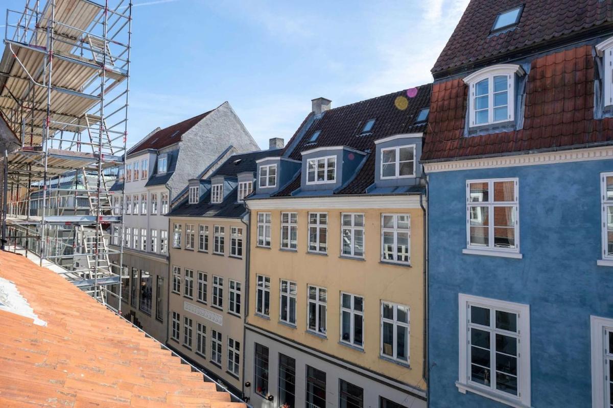 10 Person In The Heart Of * Copenhagen