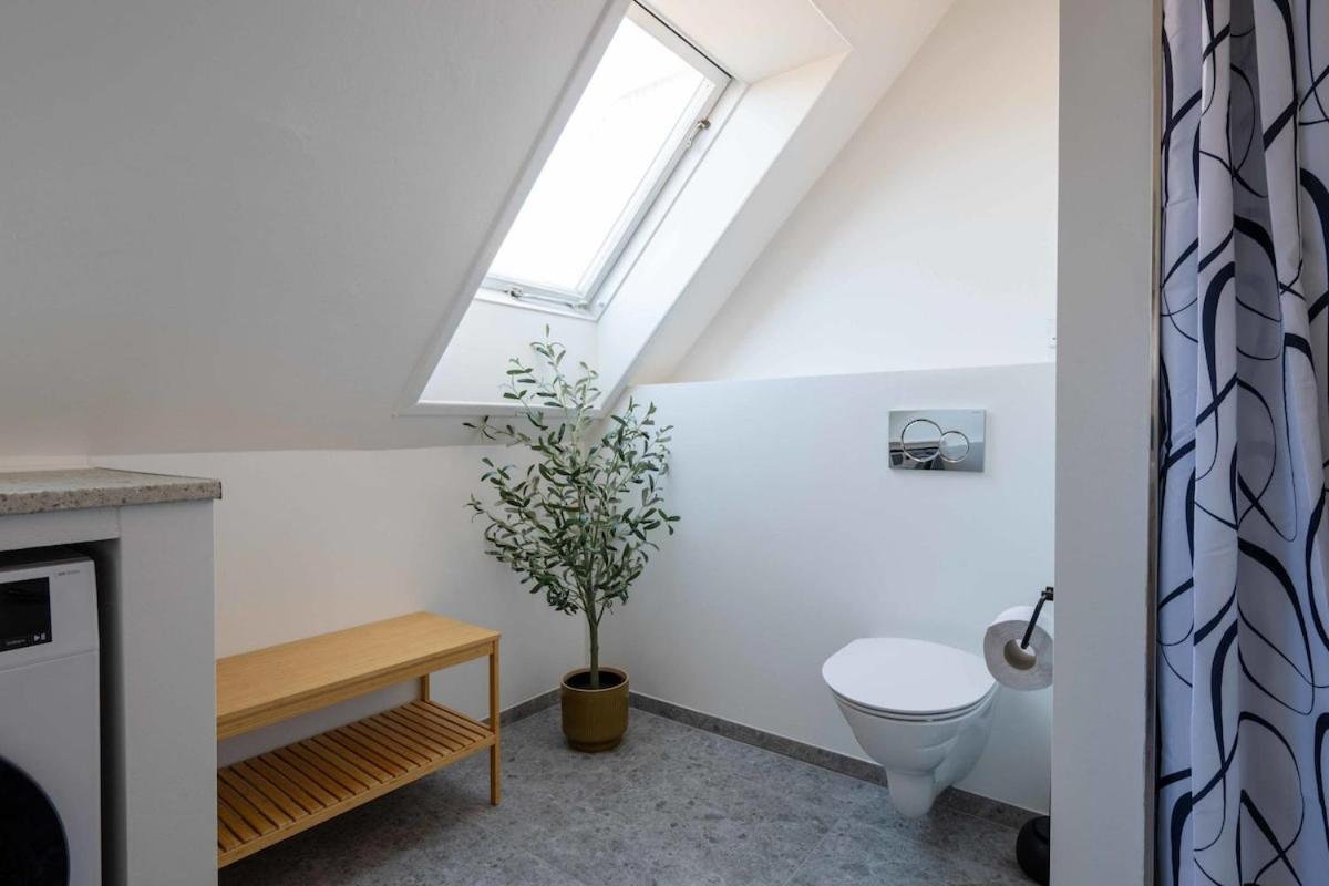 10 Person In The Heart Of Apartment