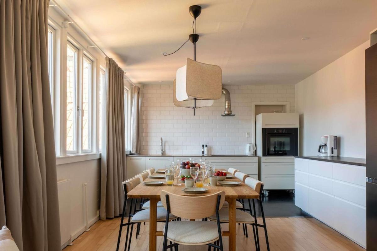 10 Person In The Heart Of Apartment *