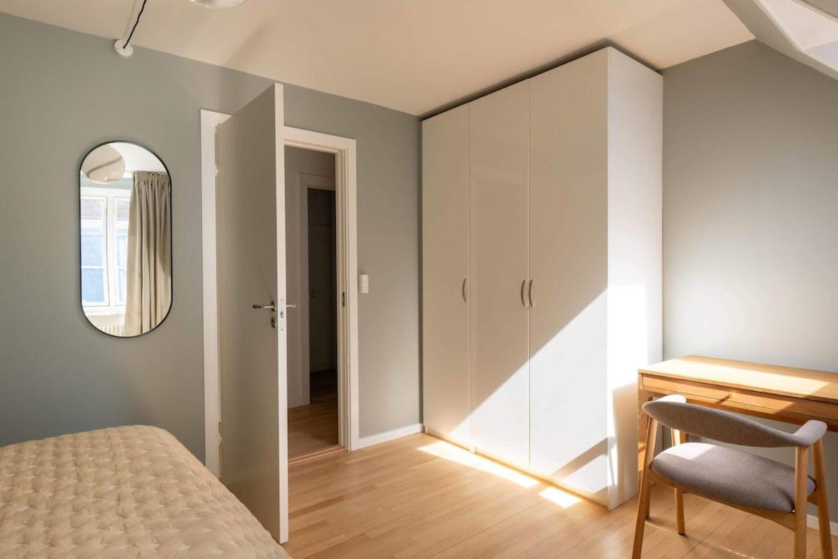 10 Person In The Heart Of * Copenhagen