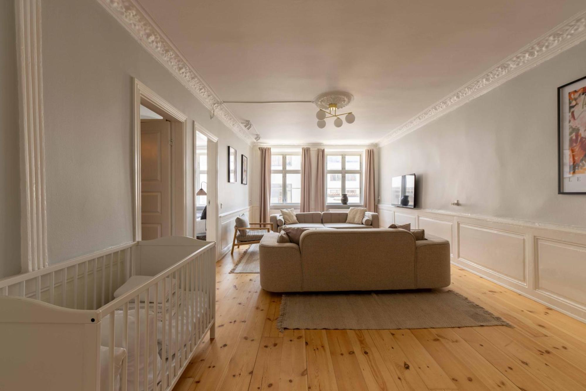 Apartment Big 4 Bedroom With Bathtub By Cph Hall Square