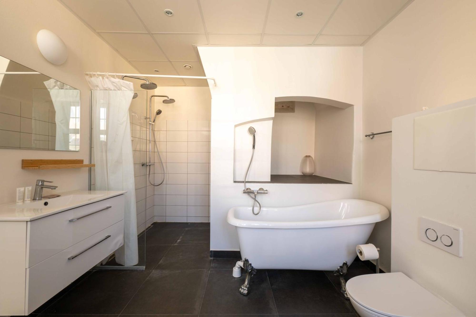 Big 4 Bedroom With Bathtub By Cph Hall Square Apartment *
