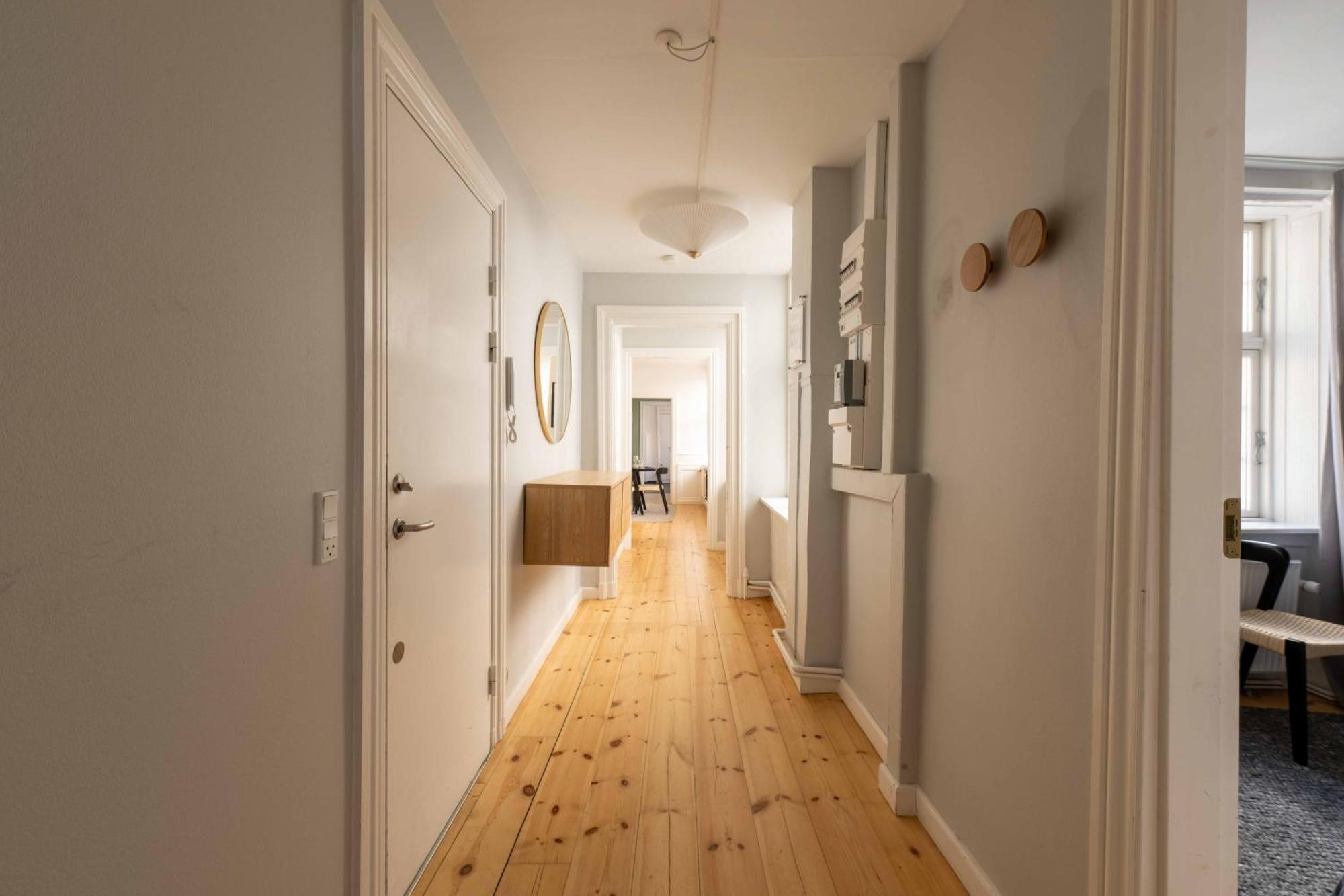 Big 4 Bedroom With Bathtub By Cph Hall Square *