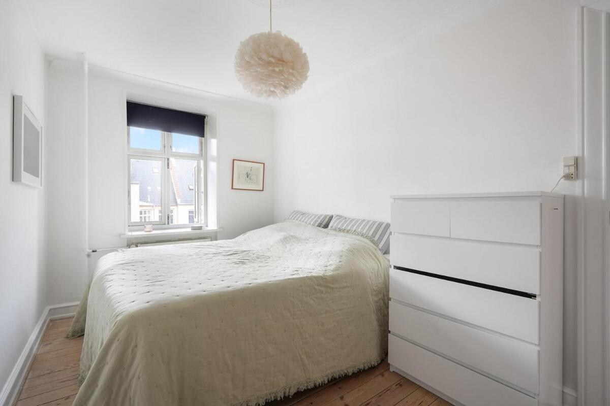 Apartment Bright Near Airport And