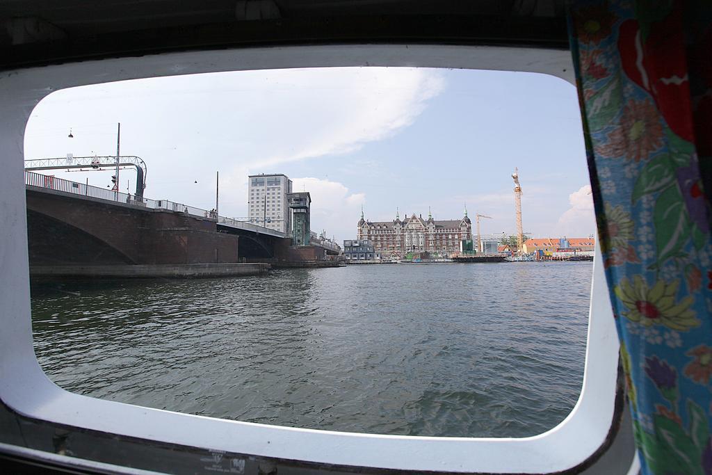 Houseboat 3*