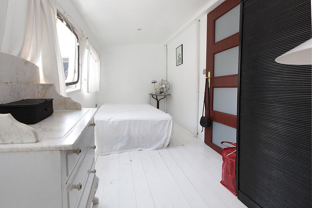 Botel Houseboat