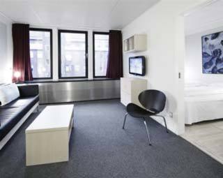 First G & Suites